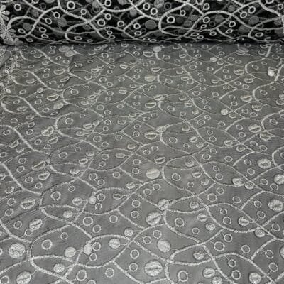 Роскошный вечерний гипюр с 3D аппликациями — изображение 2