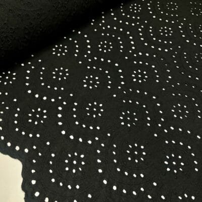 Izšūta kokvilna ar skaistiem maliem - Image 1