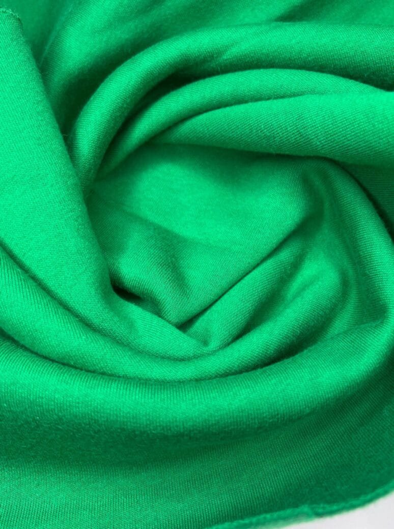Three-thread knitwear with fleece in green color (PT03)