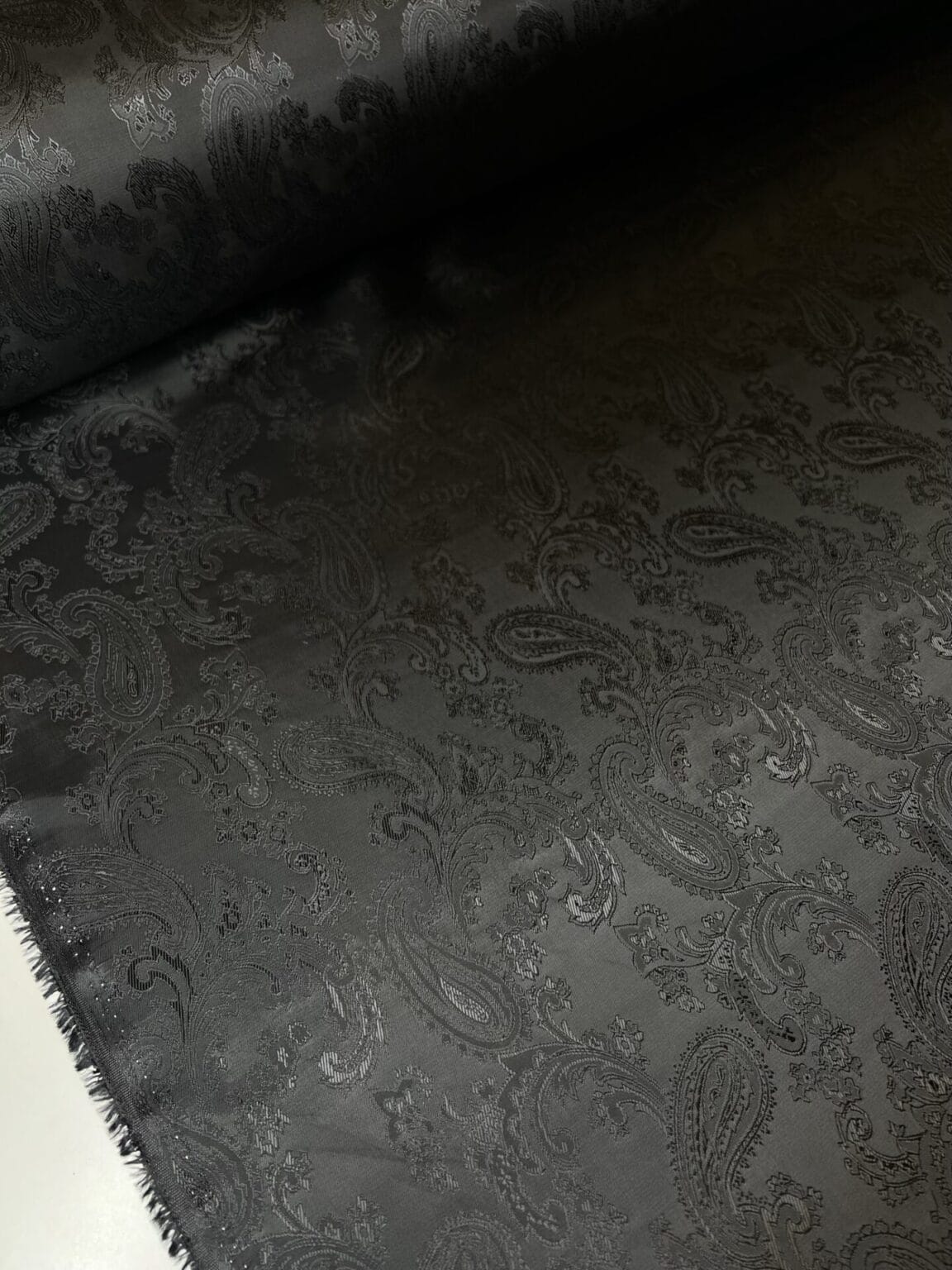 Itāļu oderes audums „Black Paisley“ raksts