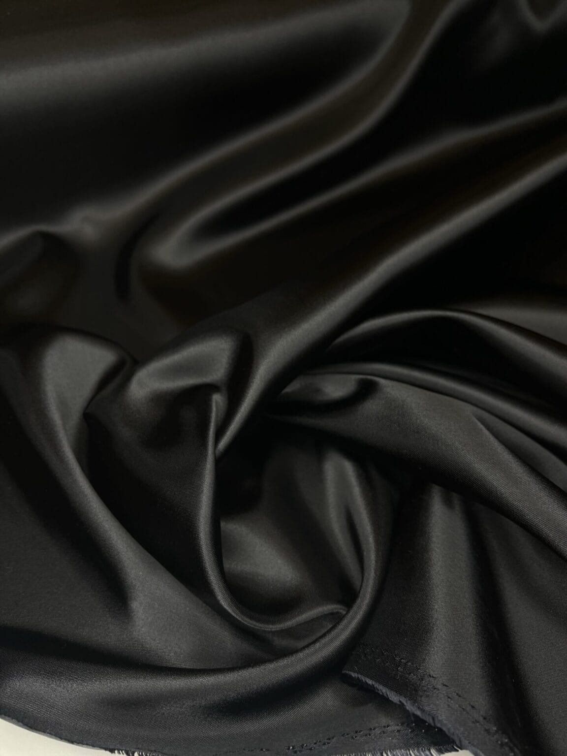 Itališkas pamušalinis audinys „Classic Black“ juodos spalvos