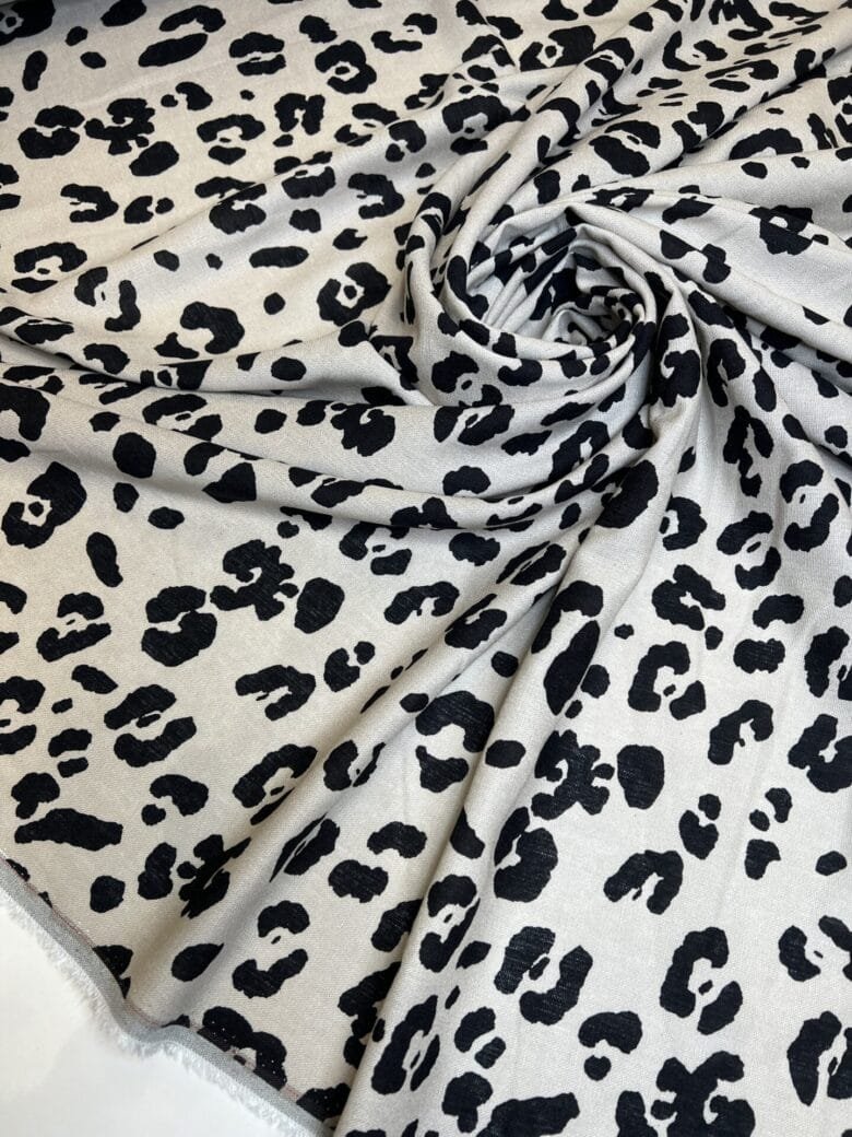 Lino ir viskozės audinys leopardo rašto