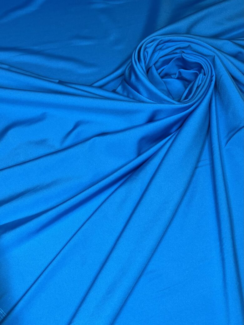 Likra (lycra) debesu zila krāsa