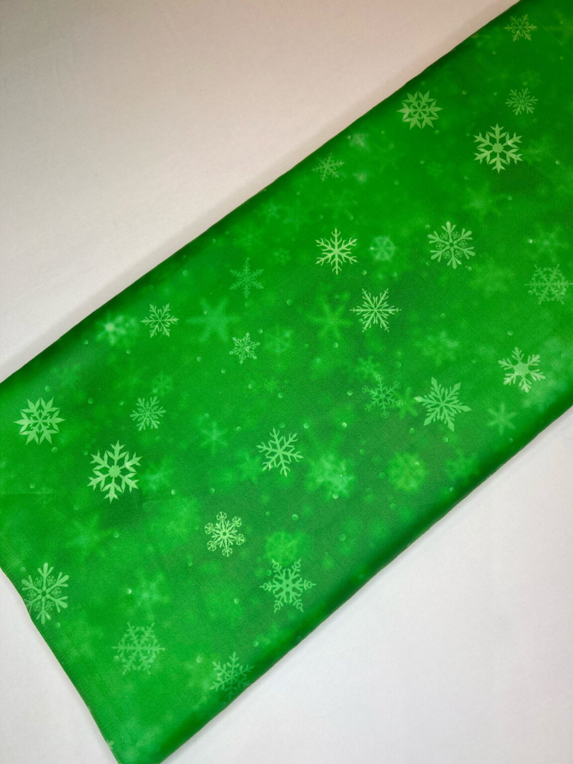 Cotton - fabric "Green Snowflakes" (WITH DEFECT)