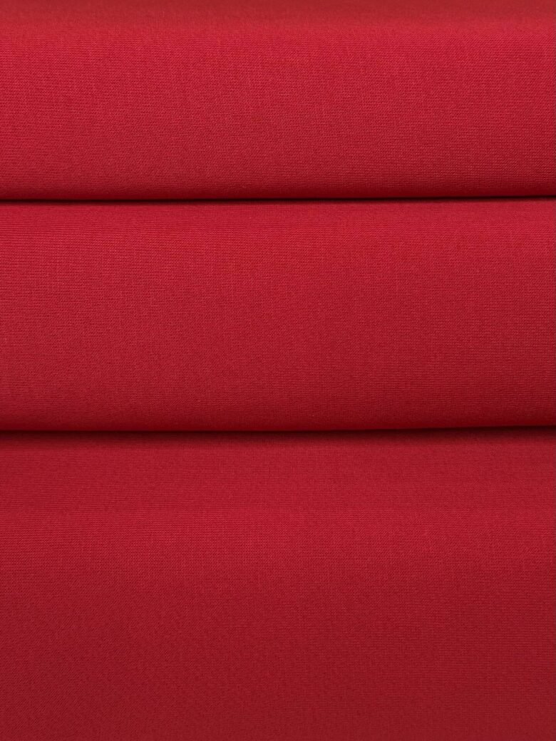 "Diagonal" three-thread loop fabric in ruby red color