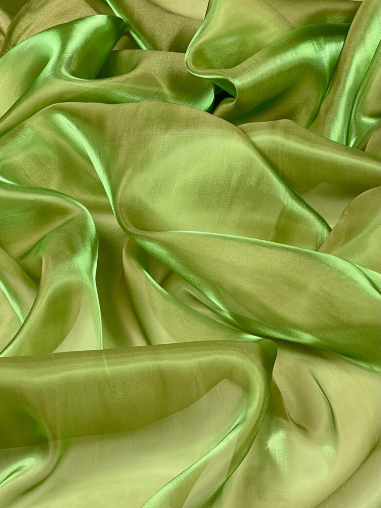 Organza spilgti zaļā krāsā