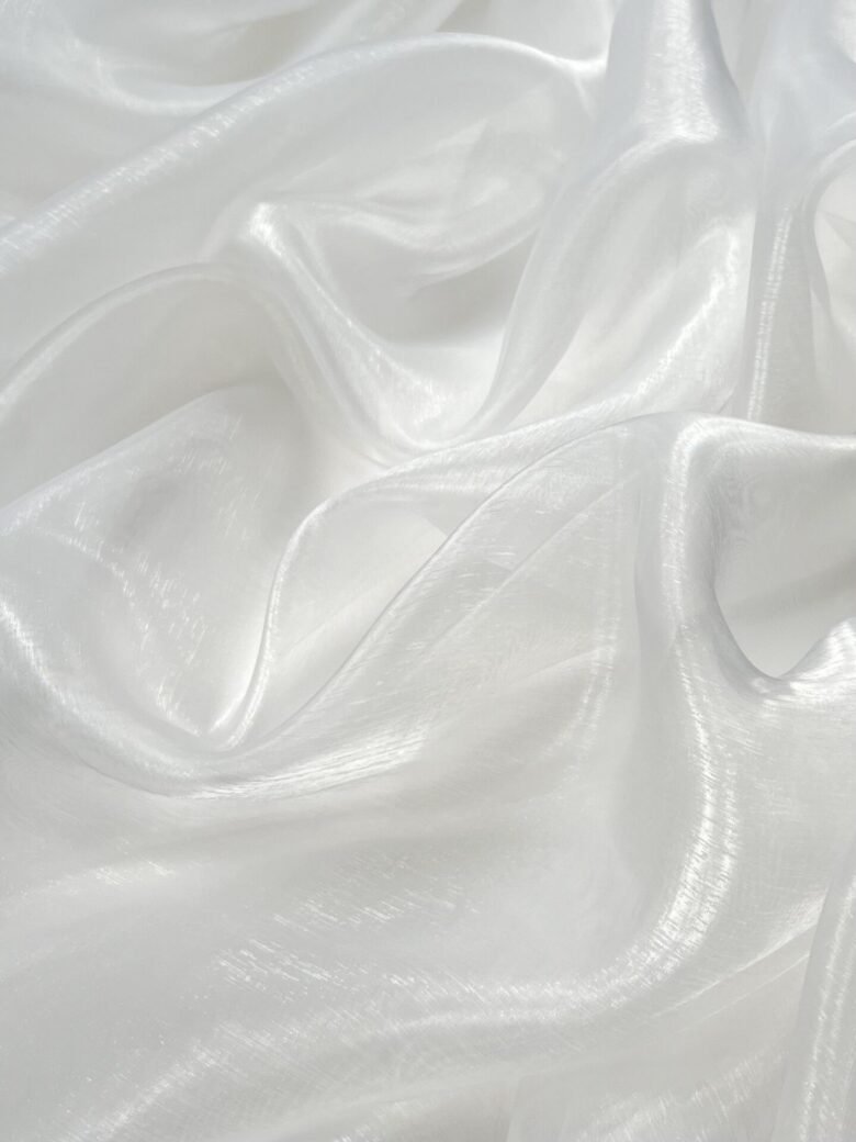 Organza „Sniega Balta“ krāsā (300cm. platumā)