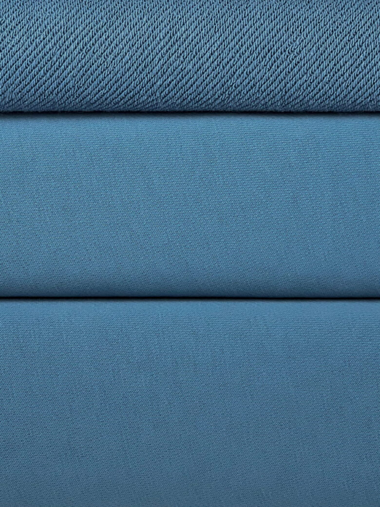 „Diagonal“ trisiūlis kilpinis trikotažas „Mineral Blue“ spalvos (KD09)