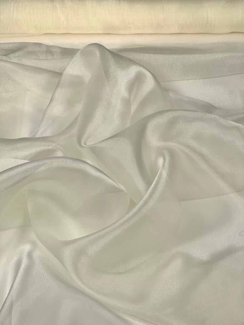 Organza „Ziloņa kaula“ krāsā