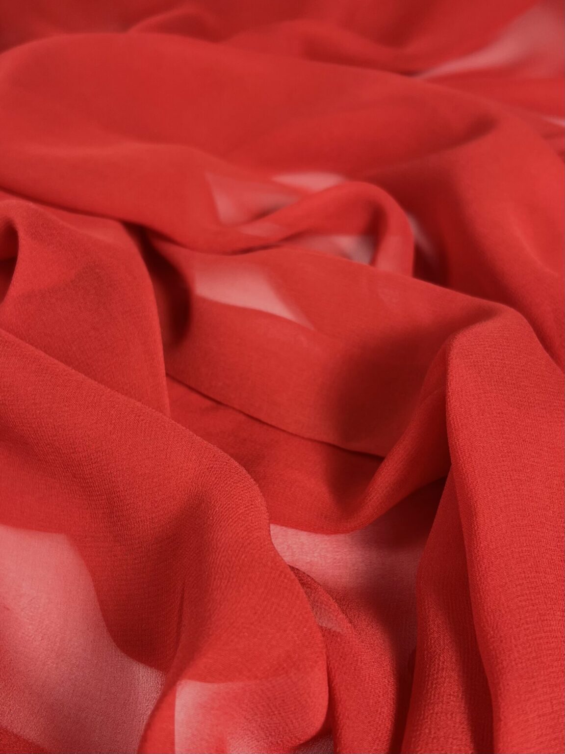 Itāļu kolekcijas šifona vienkrāsains zīds „Red Rose” krāsā