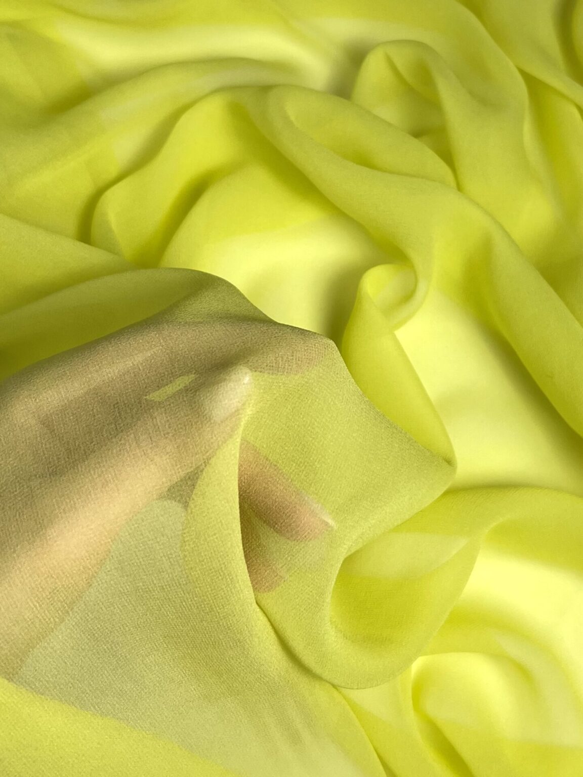 Itališkas kolekcinis šifoninis vienspalvis šilkas „Neon Yellow“ spalvos