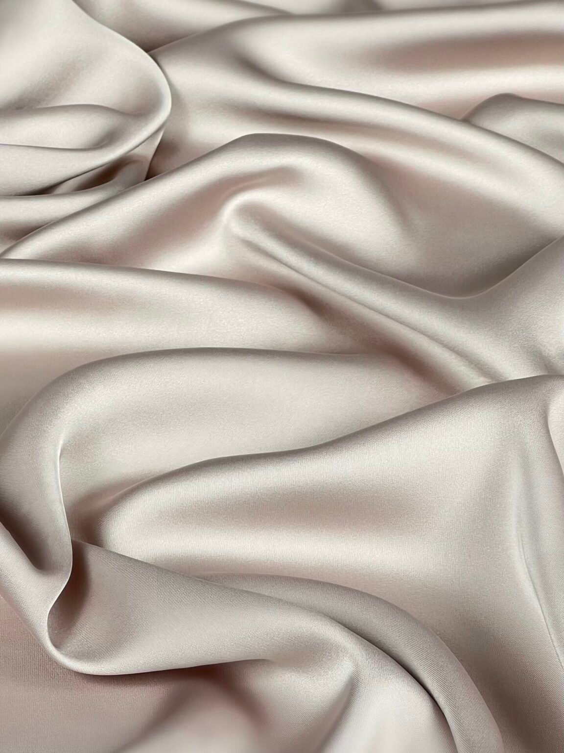 Divpusīgs satīns ar elastānu „Natural Beige” krāsā