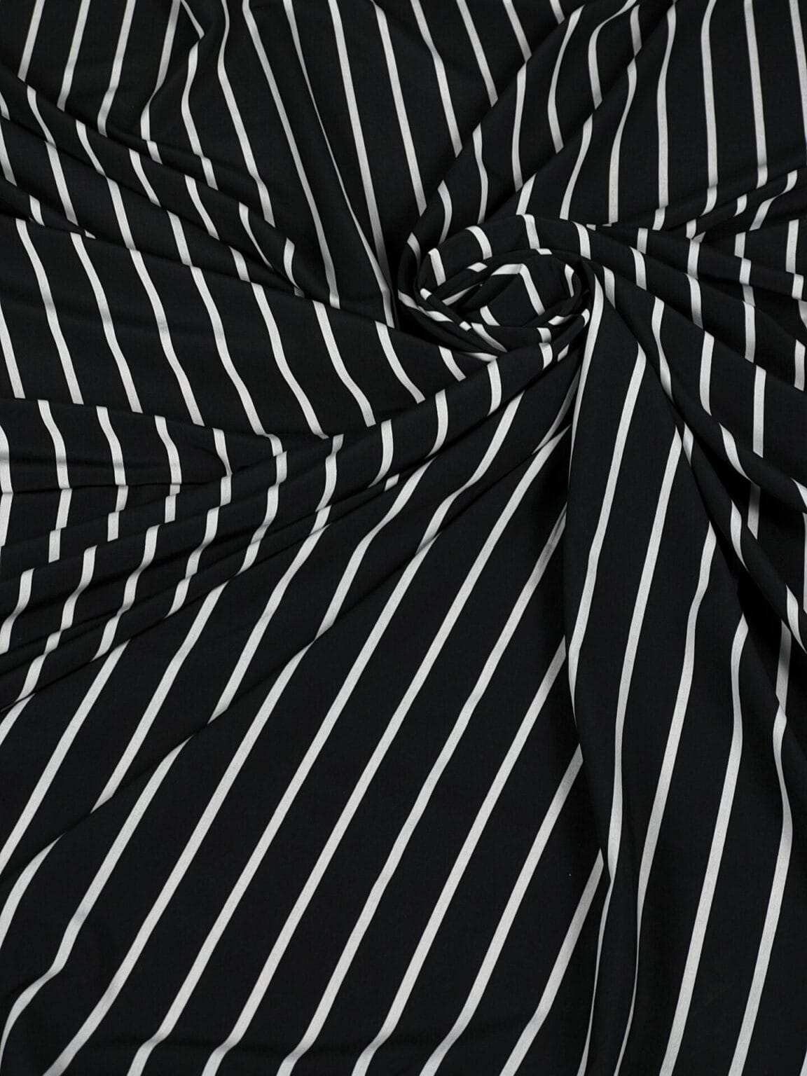 Ткань "Silky" в полоску "Black & White Elegance"