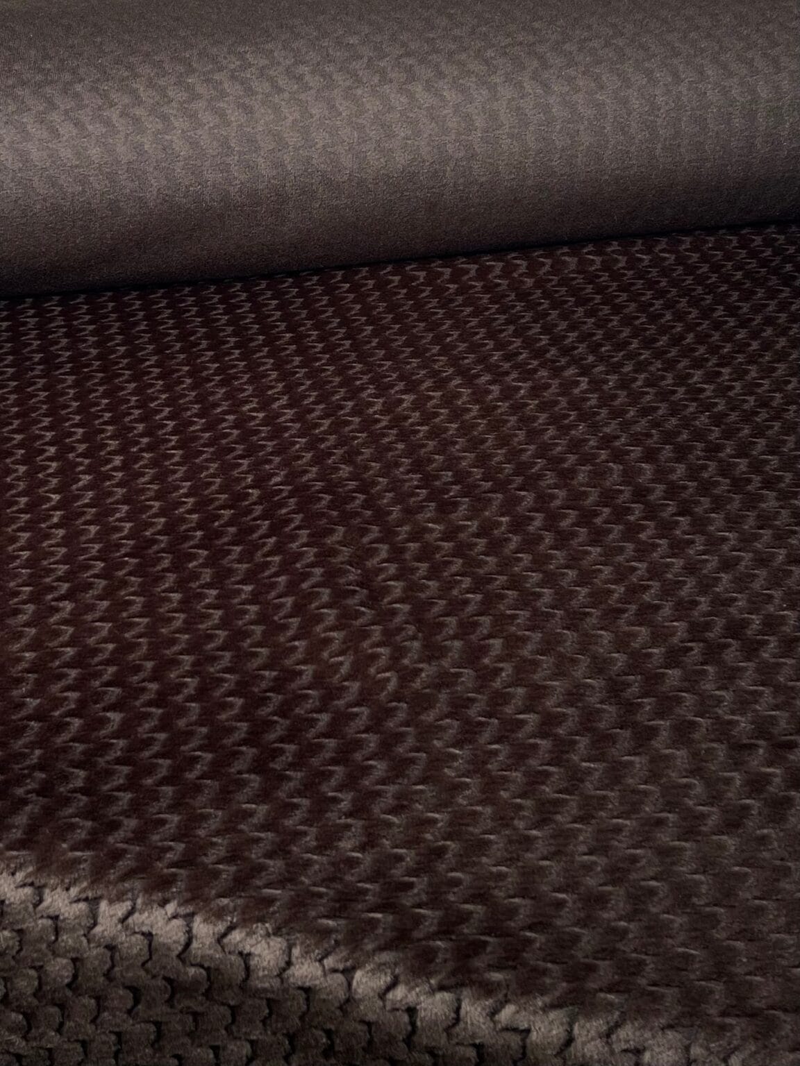 Itāļu mākslīgā kažokāda "Chocolate" ar rakstu