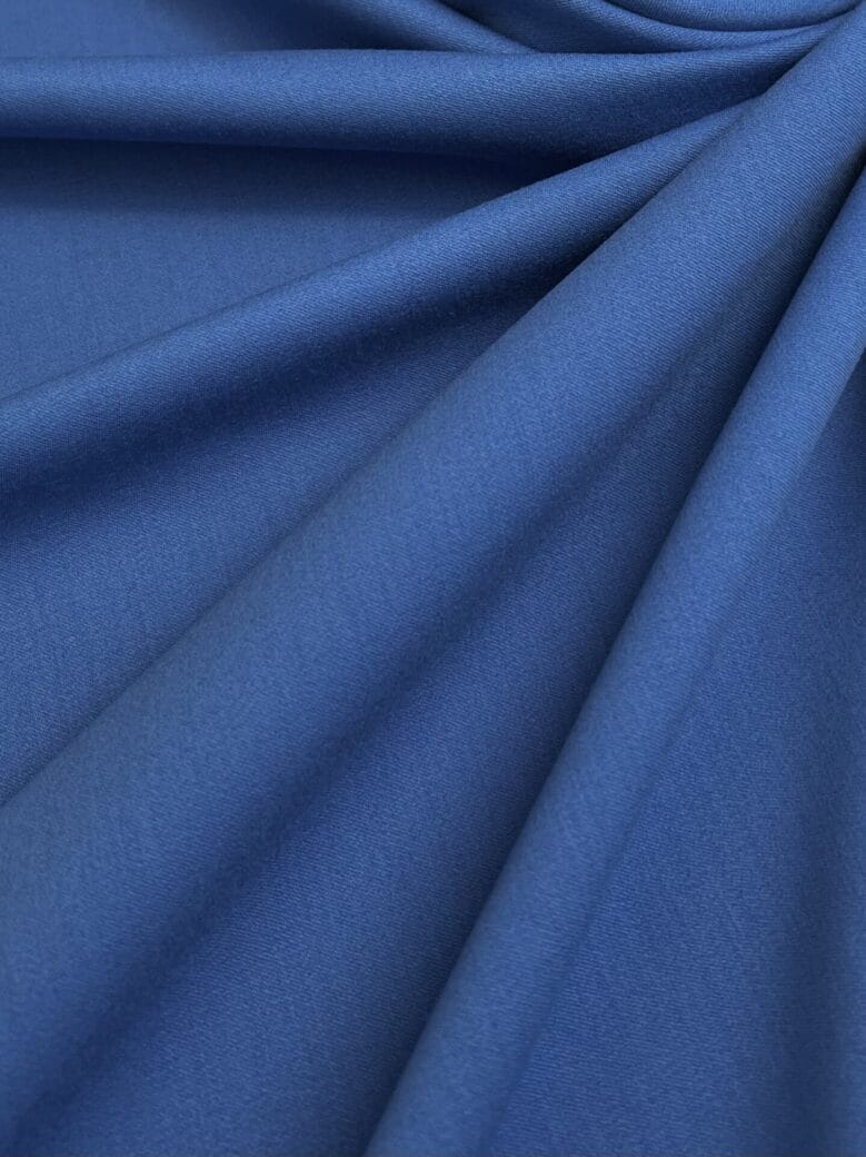 Kostiuminis viskozės audinys „King Blue“ spalvos