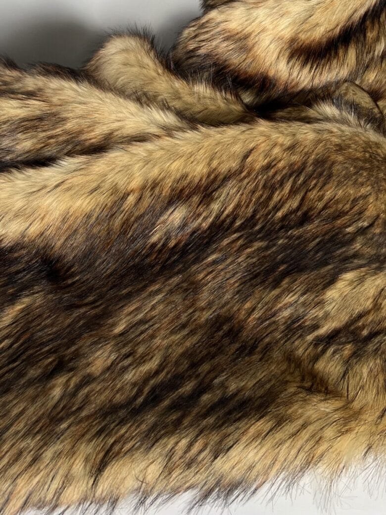 PREMIUM kvalitātes Itāļu mākslīgā kažokāda „Ghost Wolf“