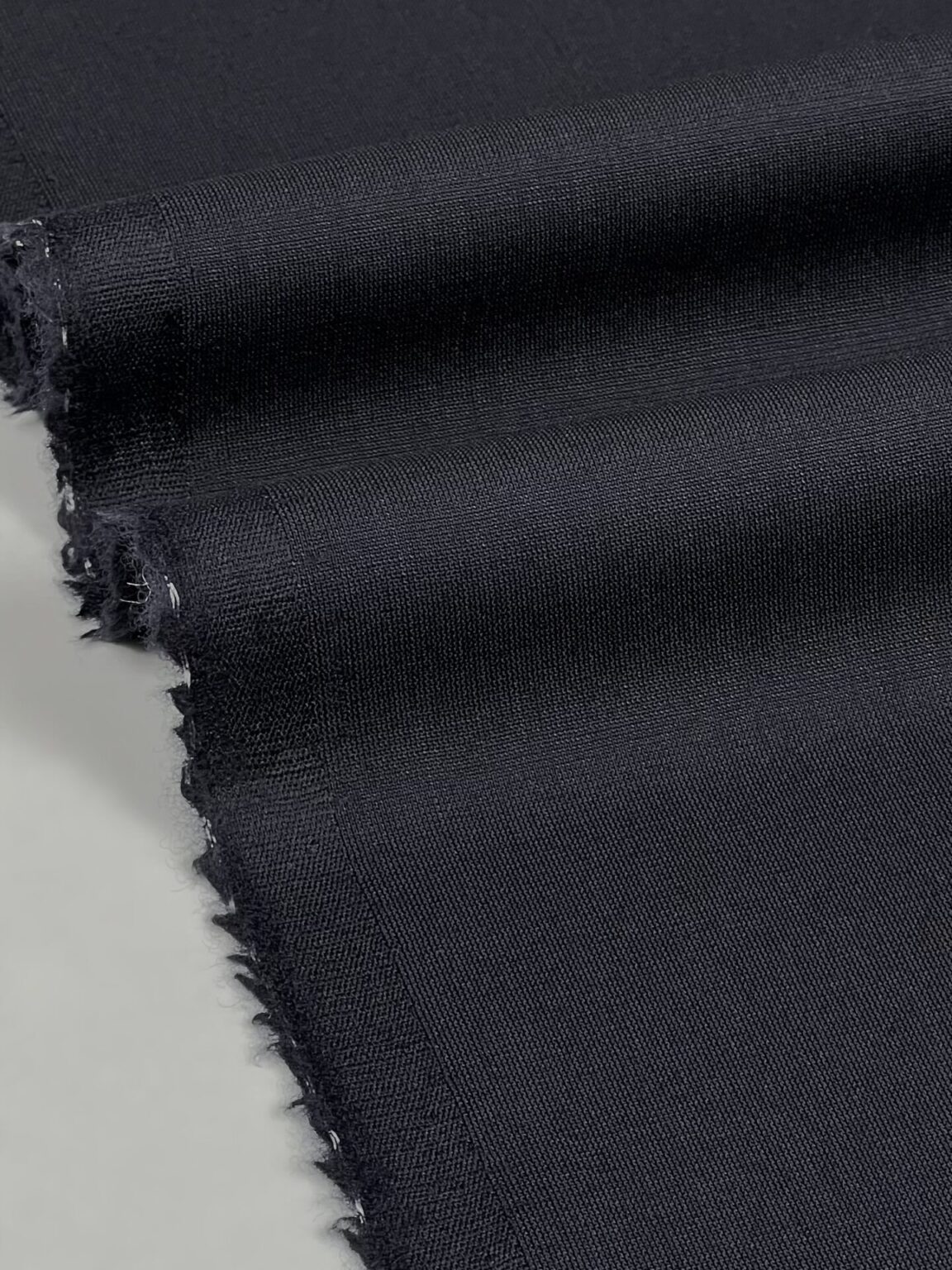 Итальянская костюмная ткань «Virgin» из шерсти «Classic Dark Blue»
