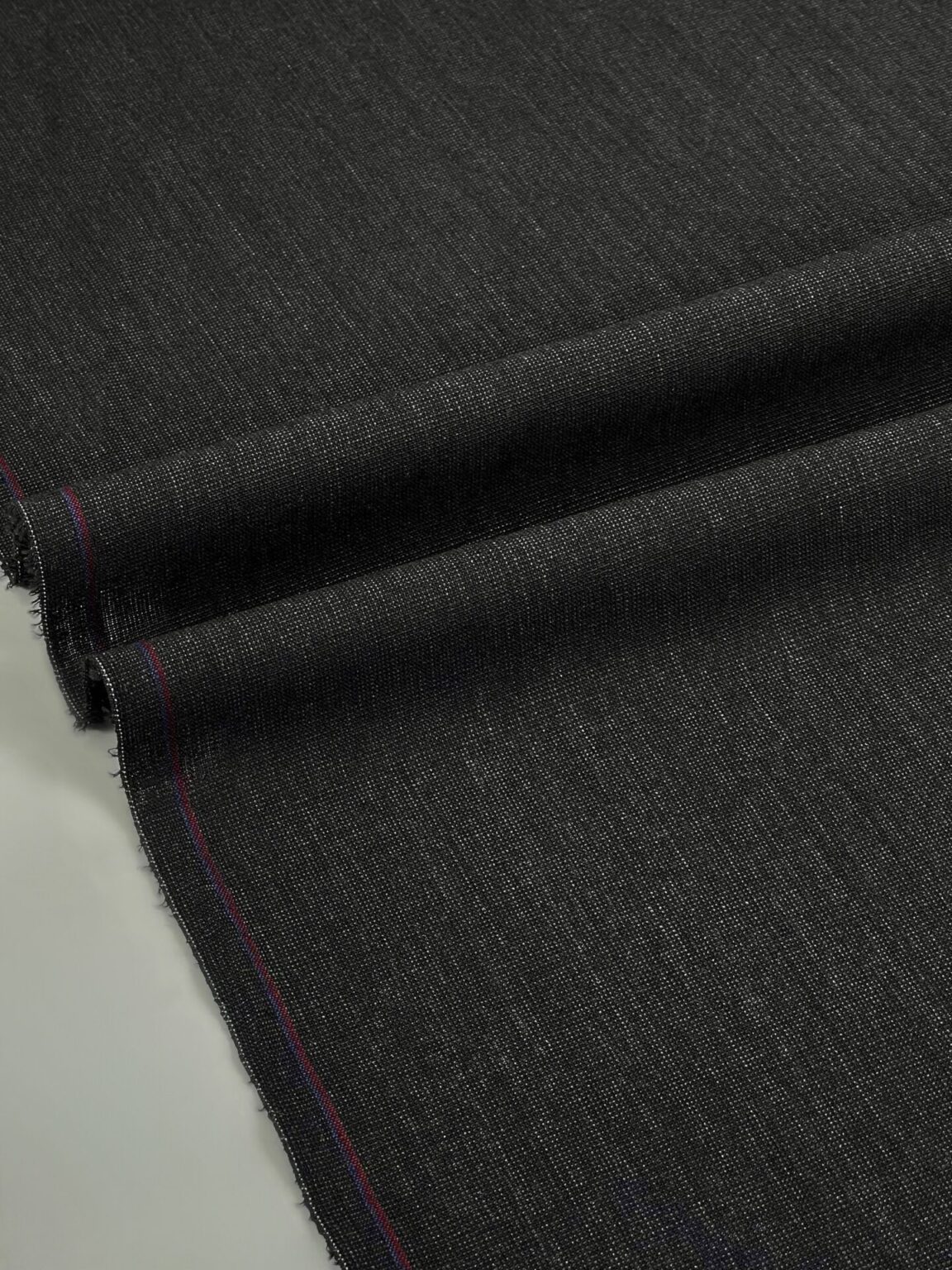 Kostiuminis audinys su „Virgin“ vilna „Dark Graphite“