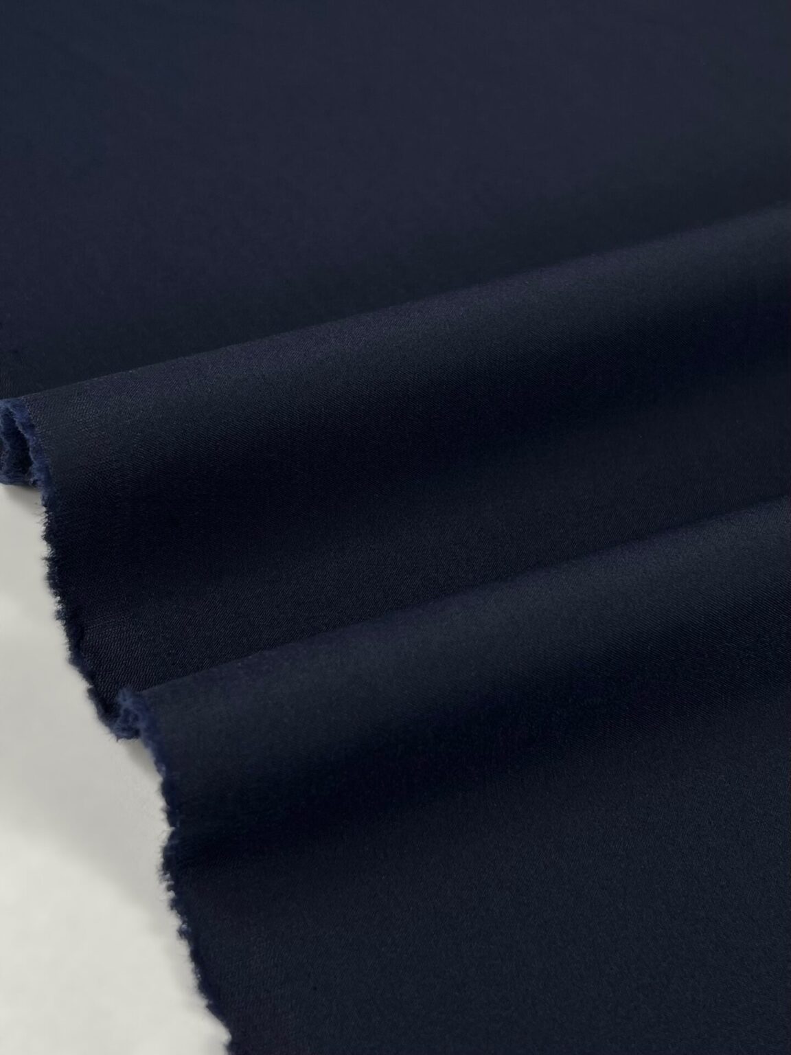 Itališkas kostiuminis „Virgin“ vilnos audinys „Blue Black“