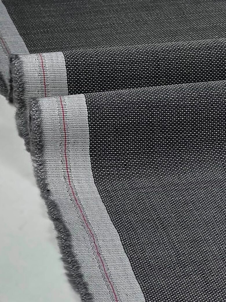 Itāļu kostīma „Virgin“ vilnas audums „Silky Grey“ ar 15% dabīga zīda