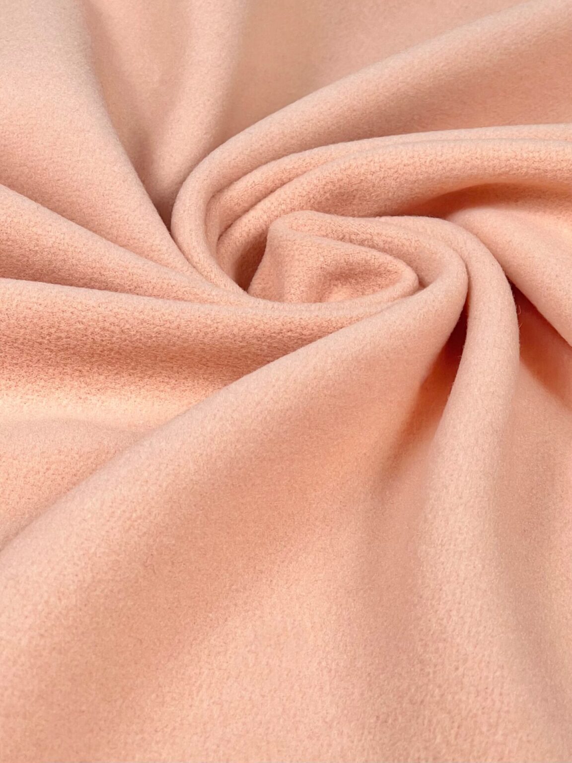 Itališkas paltinis „Virgin“ vilnos audinys veliūrinio paviršiaus „Light Peach“ (SU BROKU)