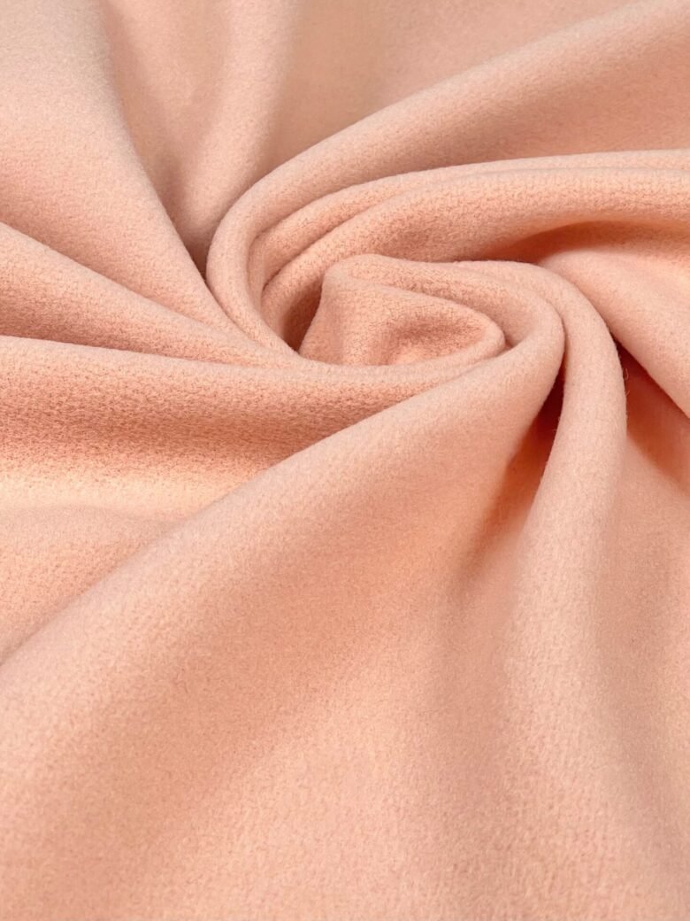 Itāļu vilnas audums „Virgin“ ar samta virsmu „Light Peach“ (AR KĻŪDU)