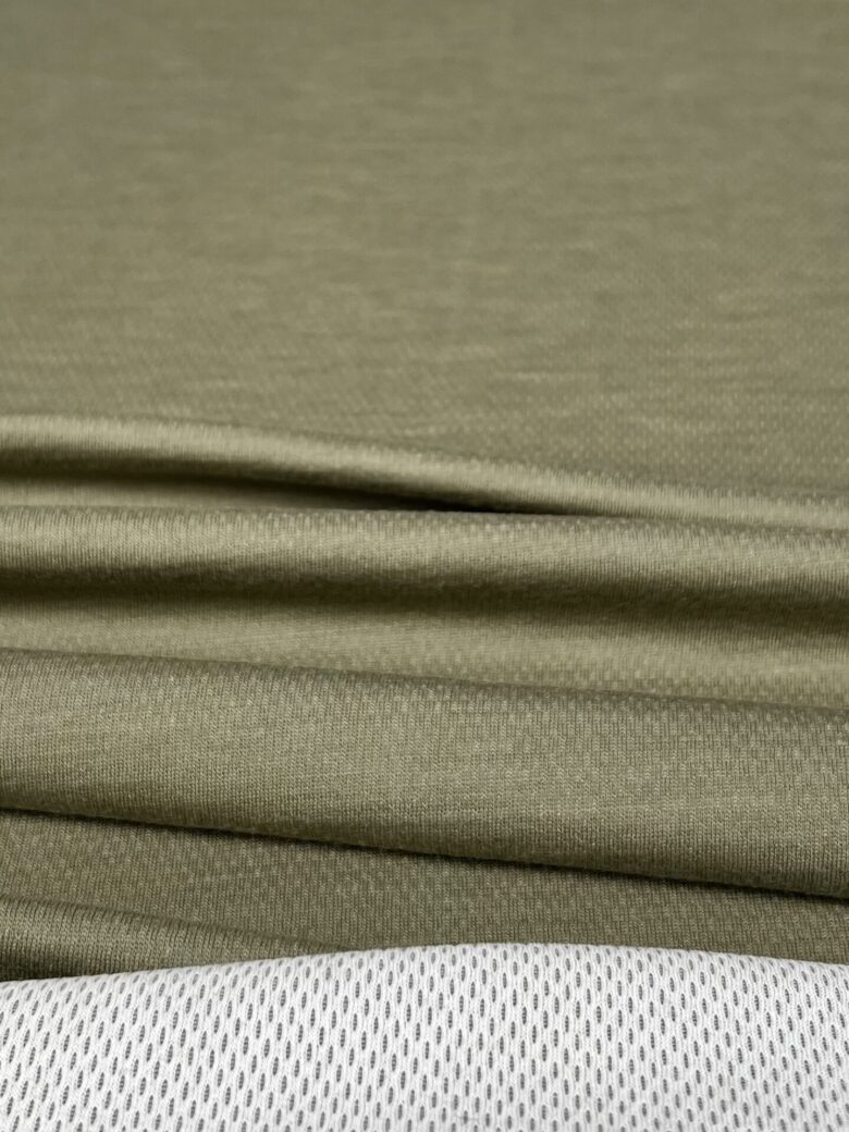 Merino vilnos ir poliesterio elastingas trikotažas (premium kokybė) „Samanų Žalios“ spalvos 016 (SU BROKU)