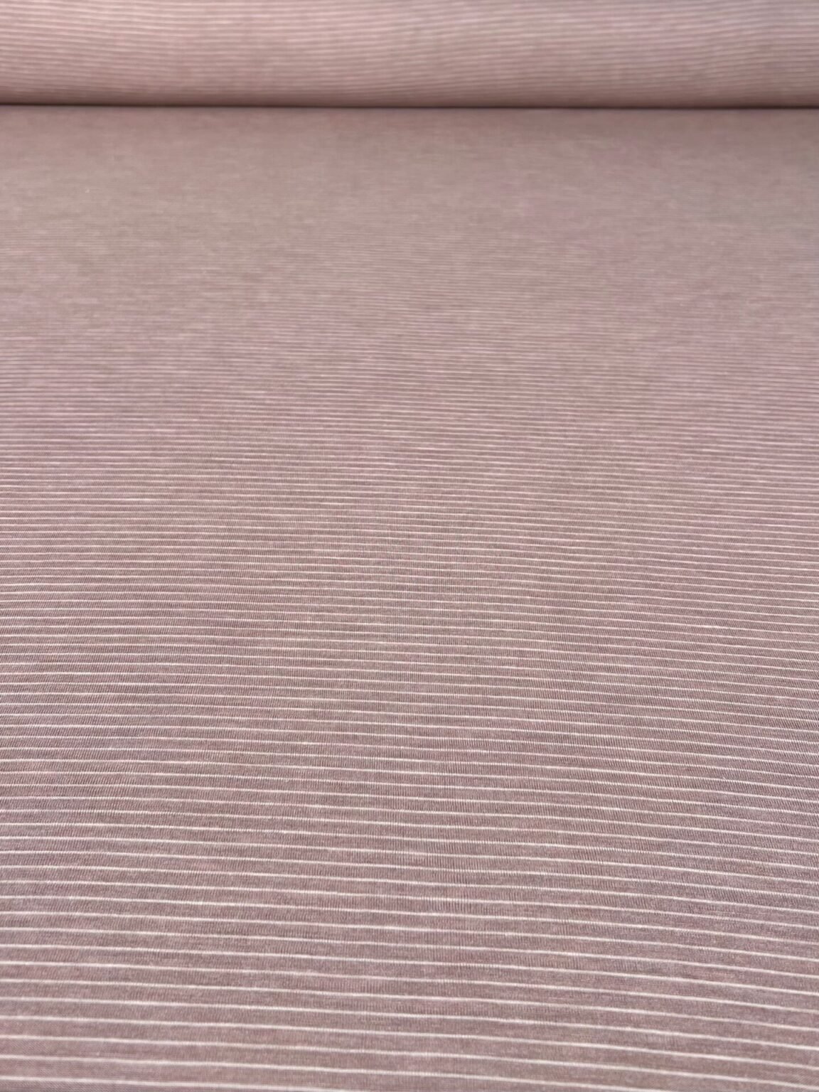 Merino vilnas un dabīgā zīda elastīgs trikotāža (premium kvalitāte) svītrainā rakstā „Rose Mauve“ 161