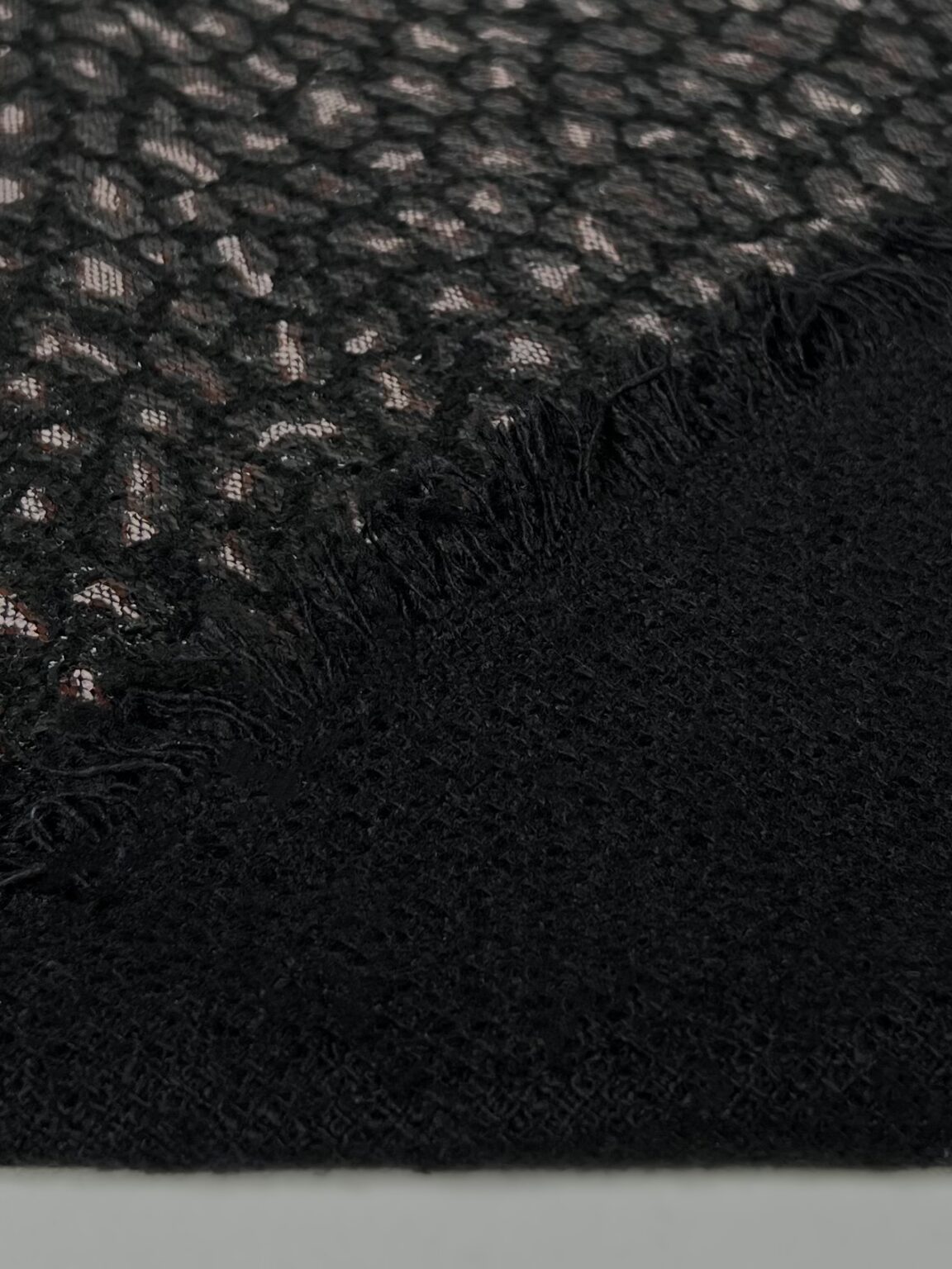 Blizgus viskozės tvidas „Leopardo“ rašto