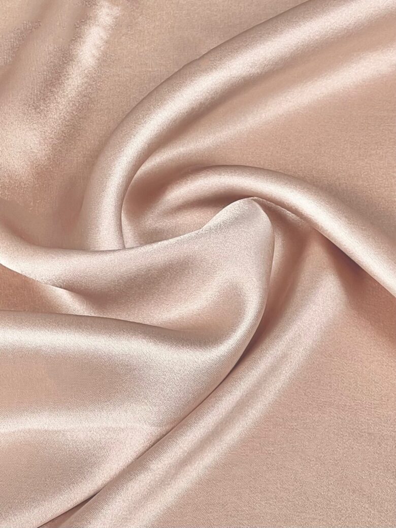 Itališkas kolekcinis satininis vienspalvis šilkas „Natural Pink“ spalvos