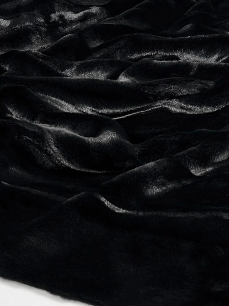 Short Hair Artificial Fur in Black Color