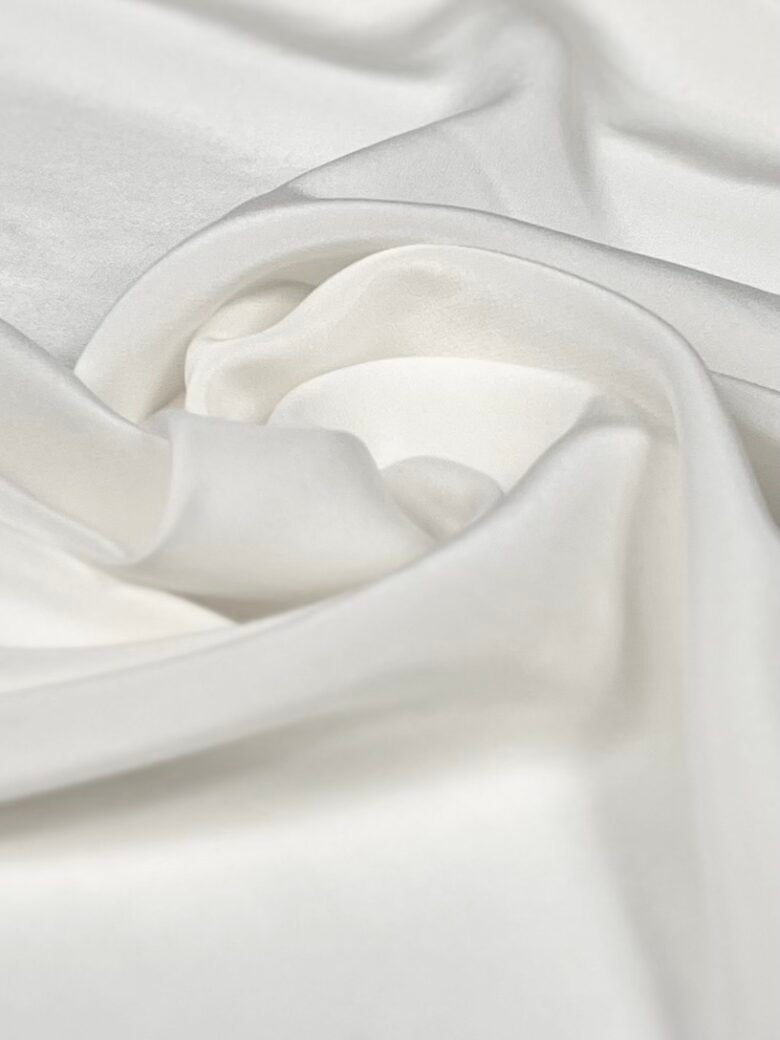 Solid Color Natural Silk Crepe Satin with Elastane "Cloud White" (price for remaining 1.4 m)