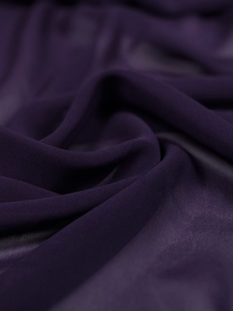 Itališkas kolekcinis šifoninis vienspalvis natūralus šilkas su elastanu tamsiai violetinės spalvos
