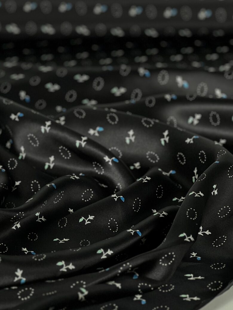 Italian Collectible Satin Silk "Mode"