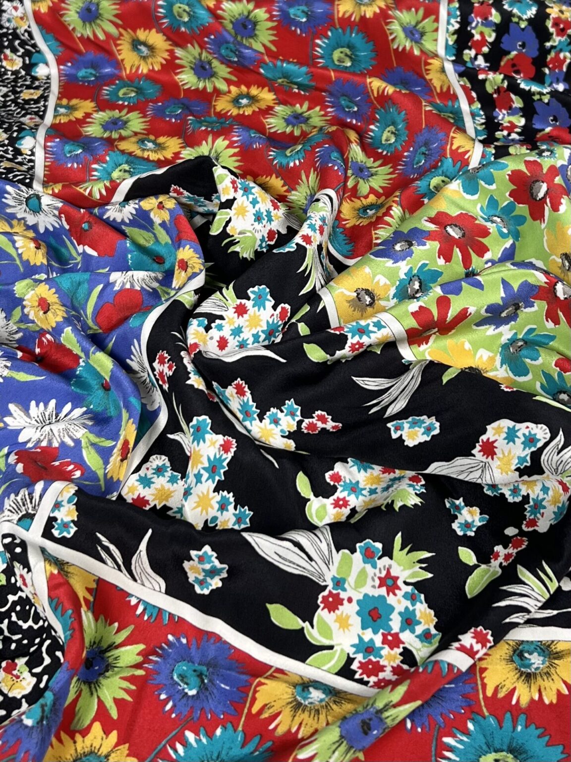 Natural Silk Crepe-Satin with Elastane "Flower Boxes"