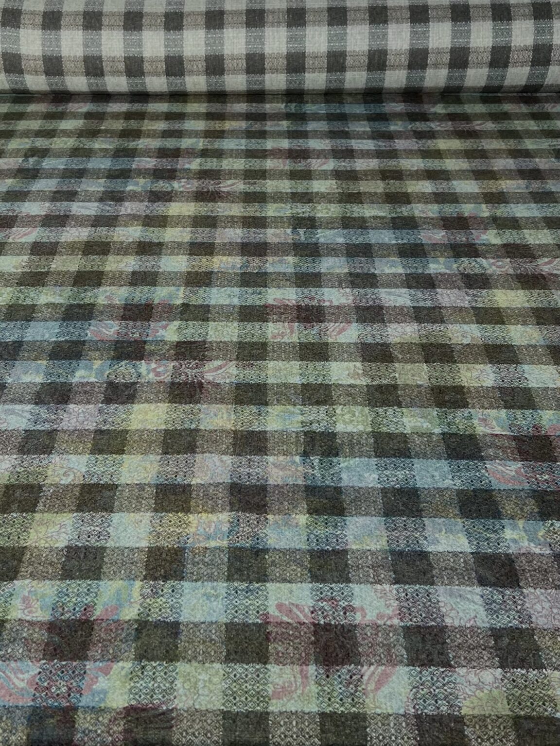 Itališkas dvipusis „Virgin Wool“ kostiuminis/paltinis audinys langeliais