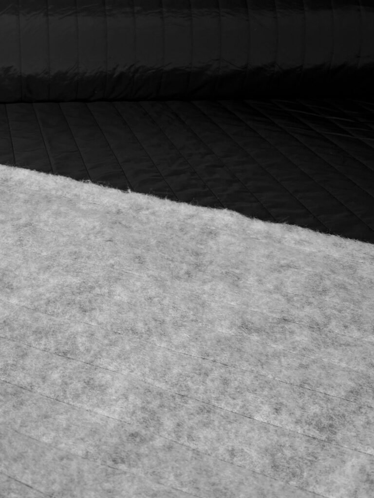 striukinis audinys su pašiltinimu