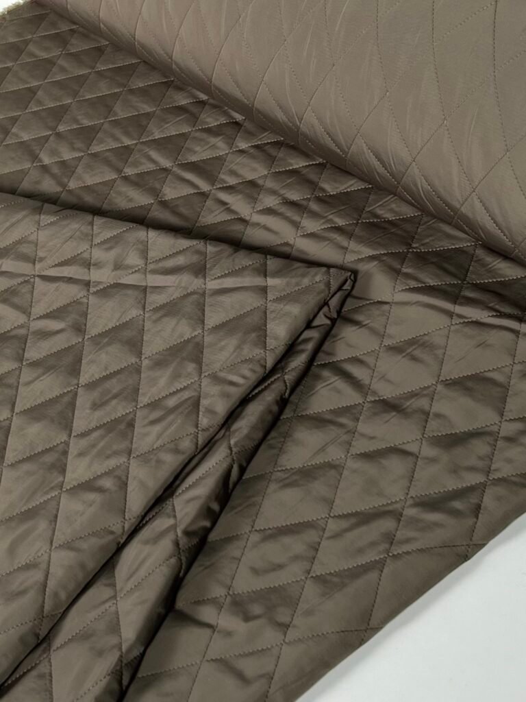 striukinis audinys su pašiltinimu