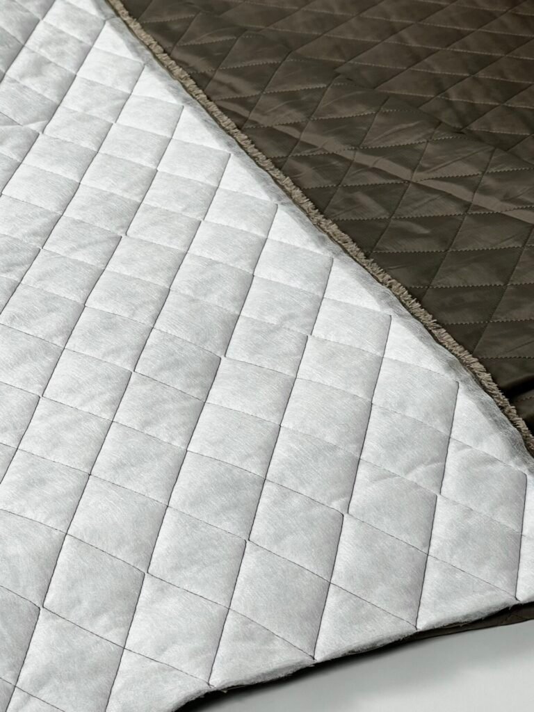 striukinis audinys su pašiltinimu