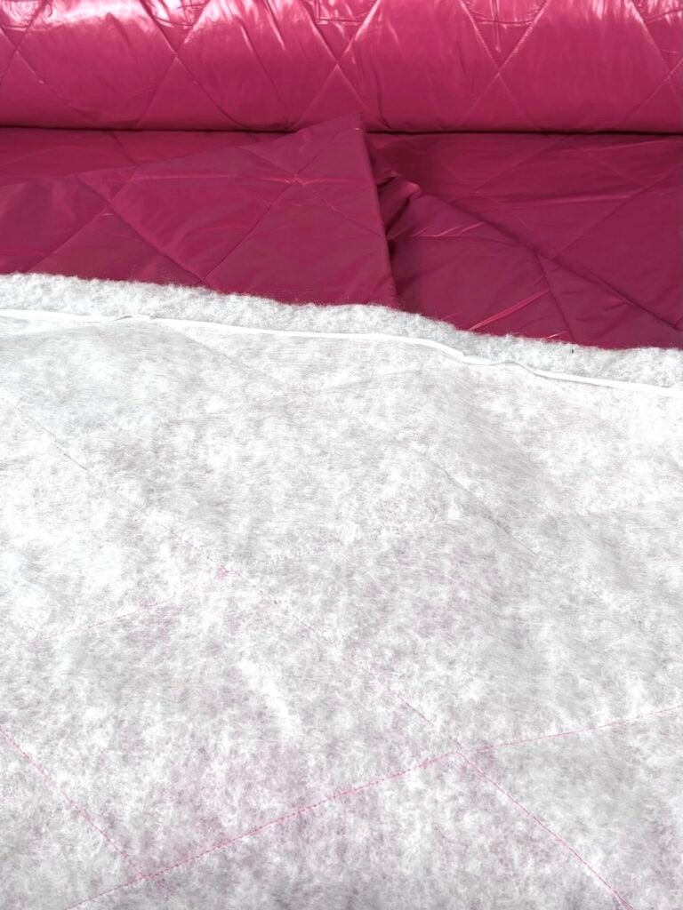 striukinis audinys su pašiltinimu