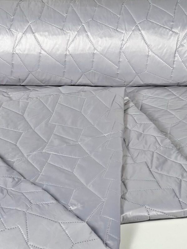 striukinis audinys su pašiltinimu