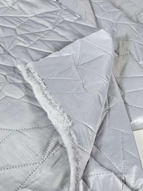 striukinis audinys su pašiltinimu