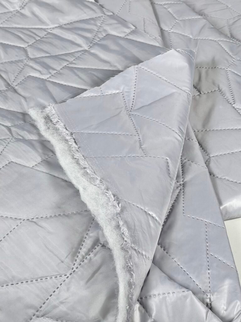 striukinis audinys su pašiltinimu