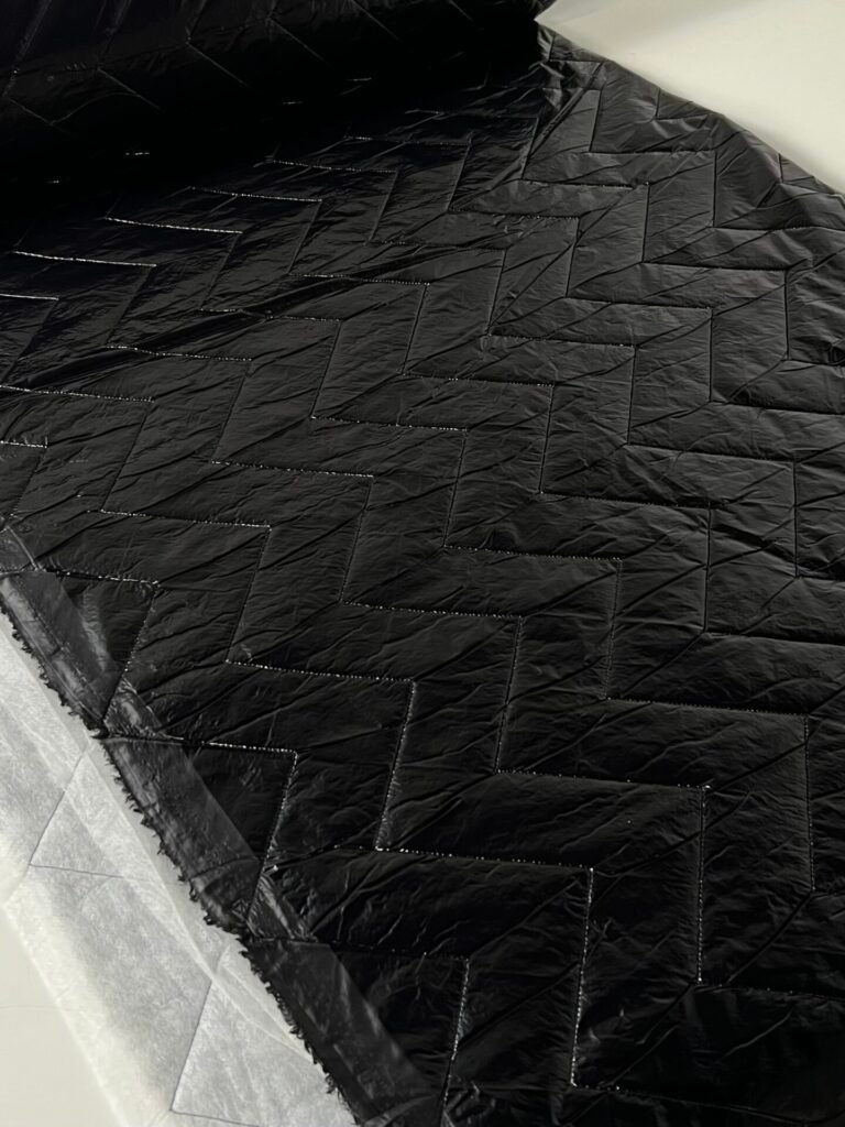 striukinis audinys su pašiltinimu