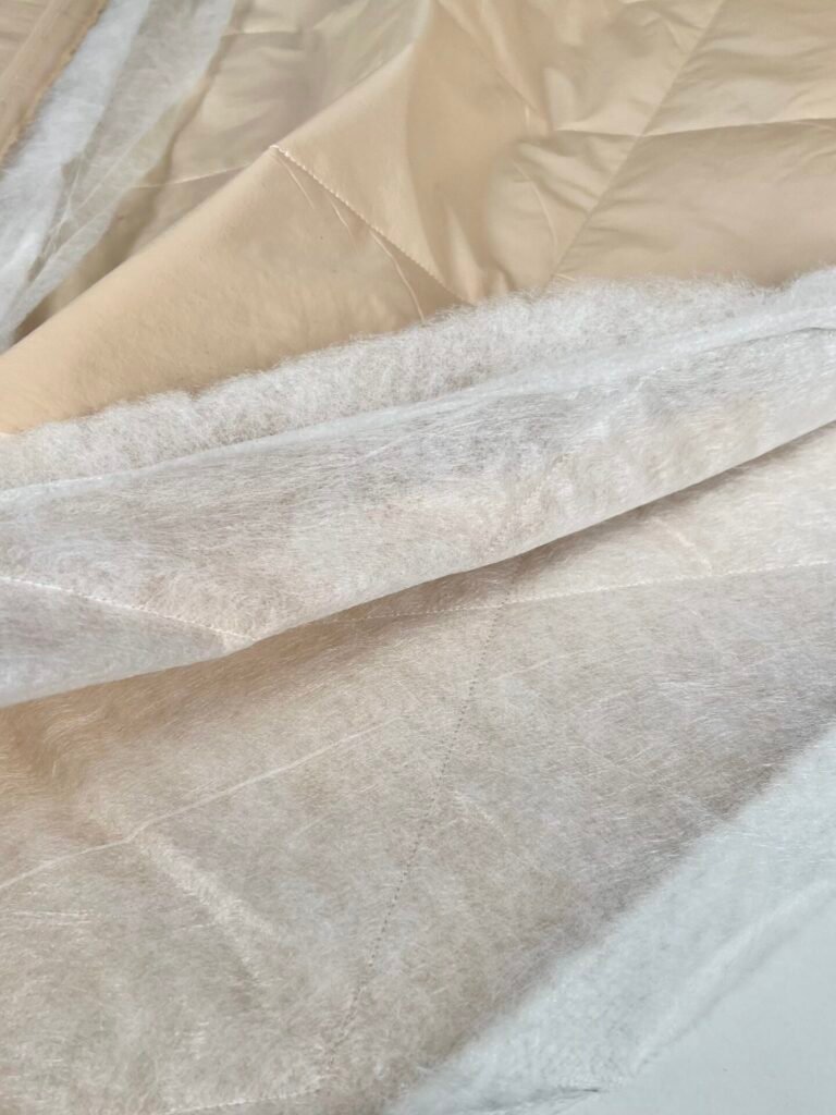 striukinis audinys su pašiltinimu