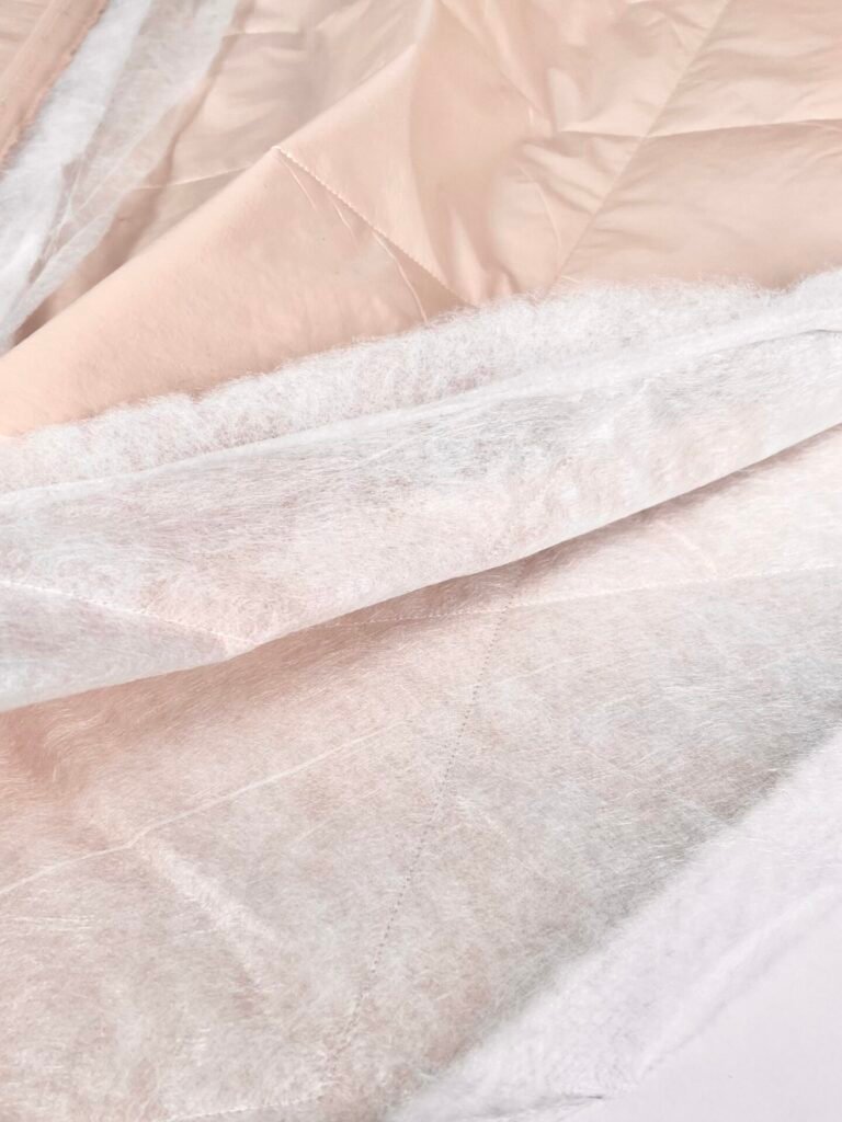 striukinis audinys su pašiltinimu