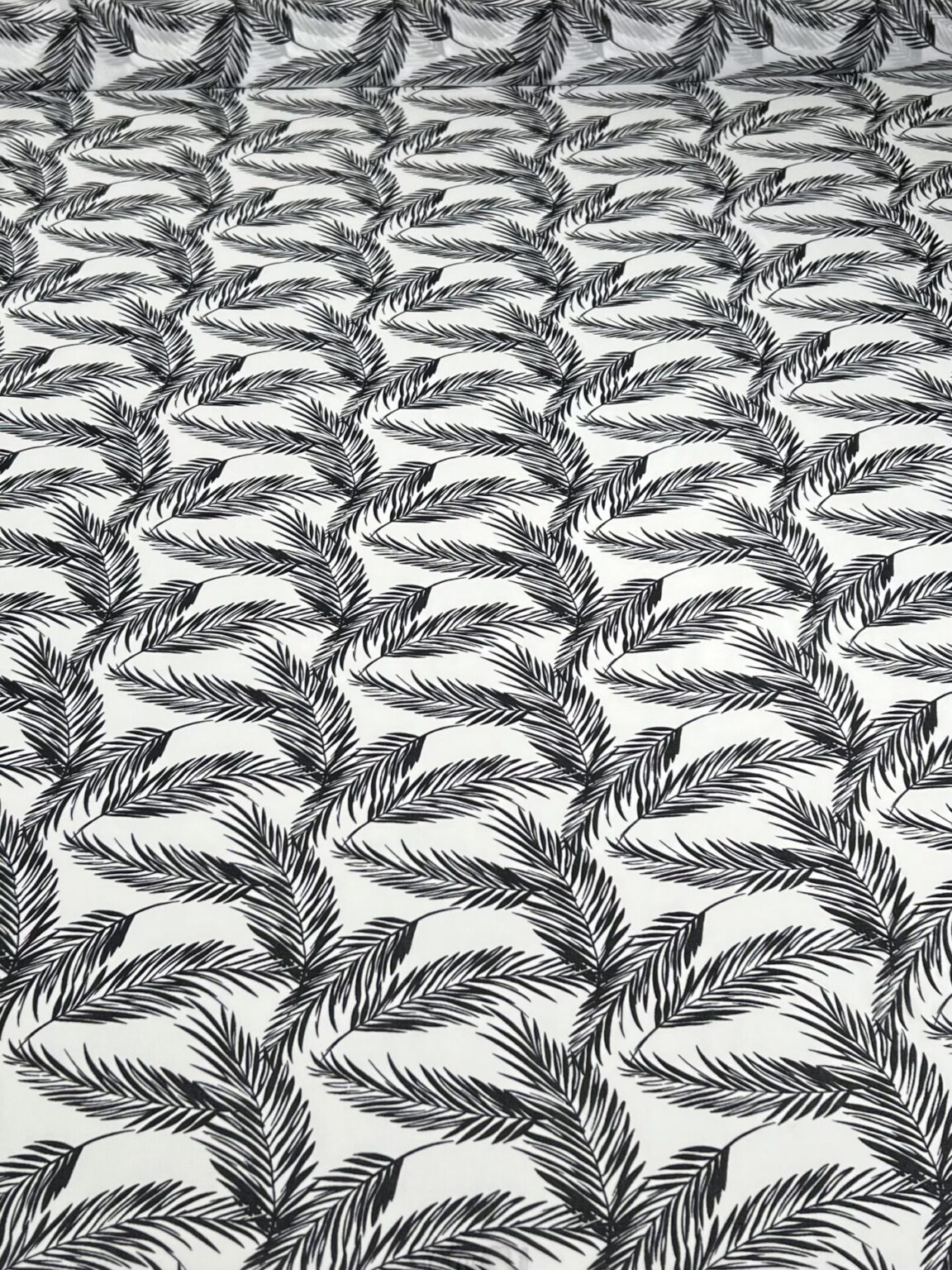 Шифон с дизайном «Black Leaf»