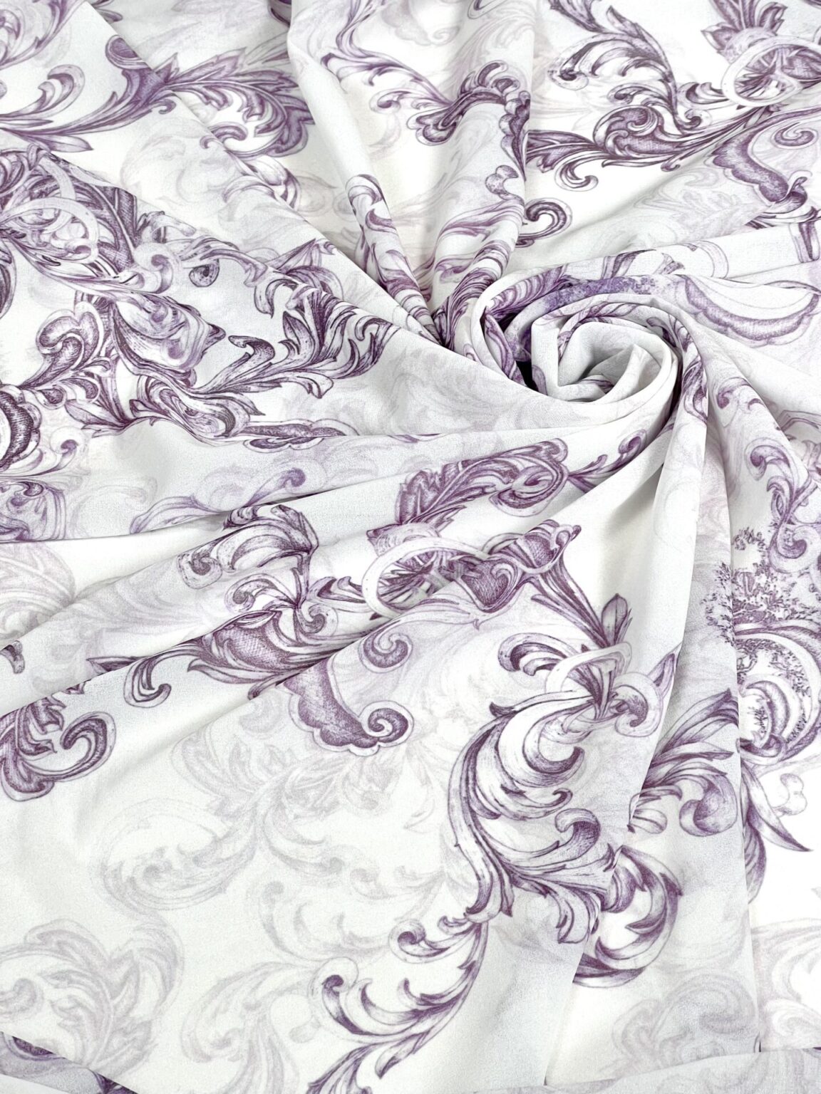 Šifonas su dizainu „Violet Versace“