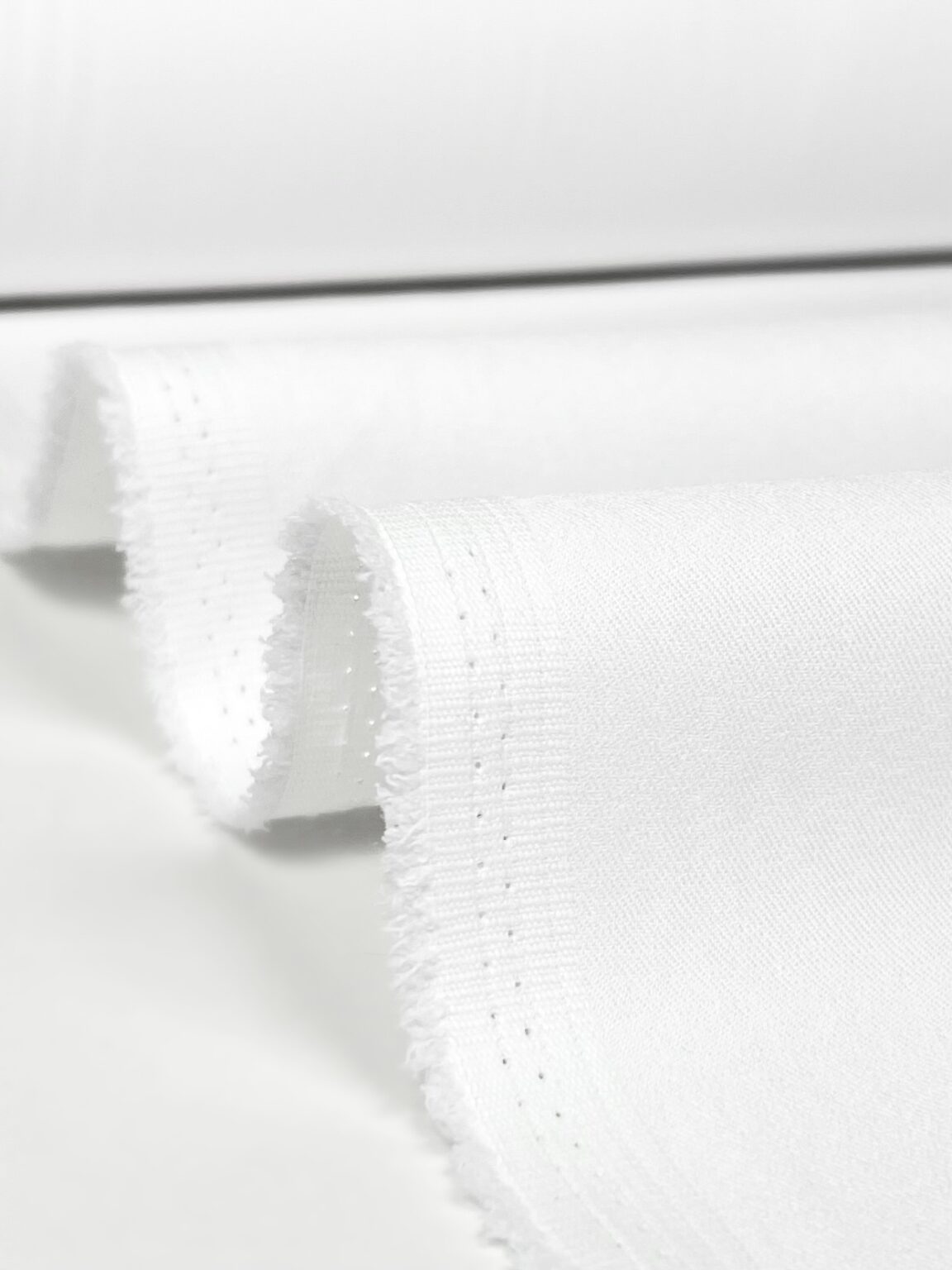 Soft cotton denim with elastane in white color
