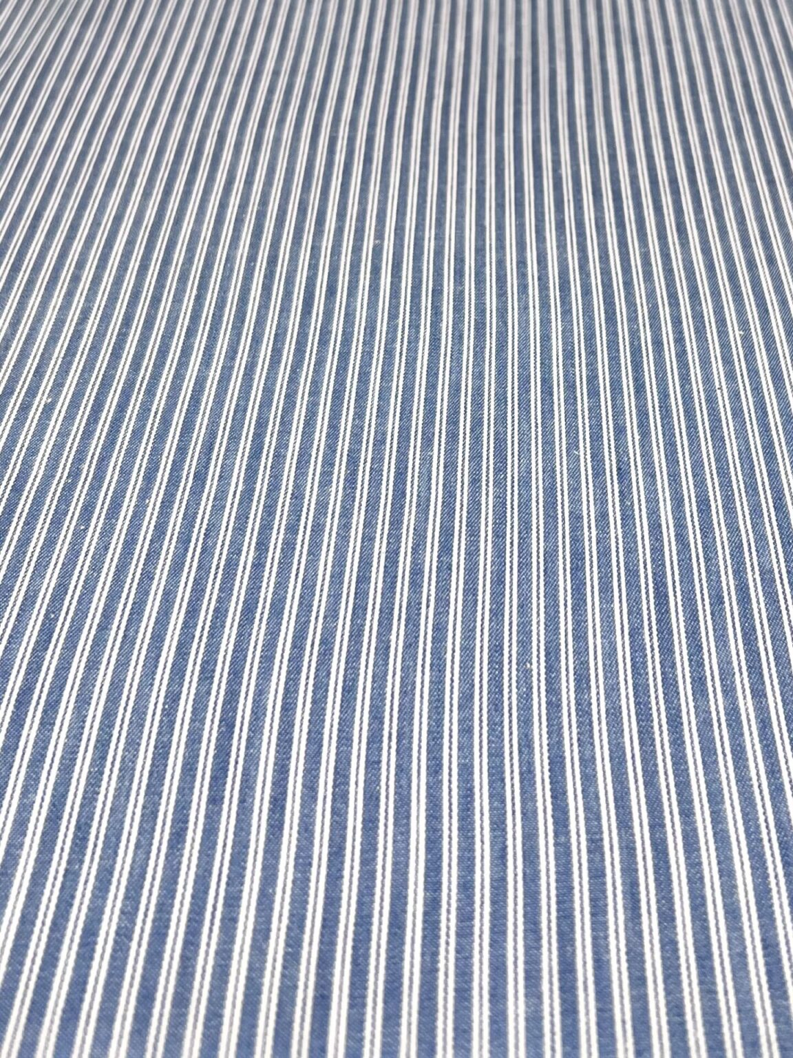 Suknelinis-kostiuminis viskozės audinys dryžuoto rašto „Denim Blue“